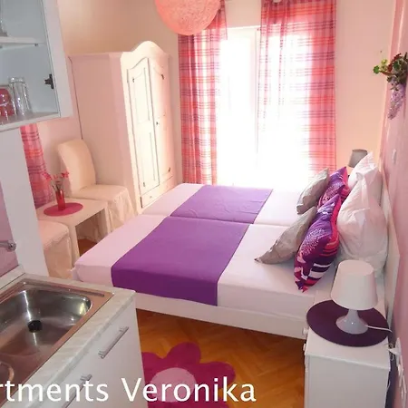 Veronika 1 *